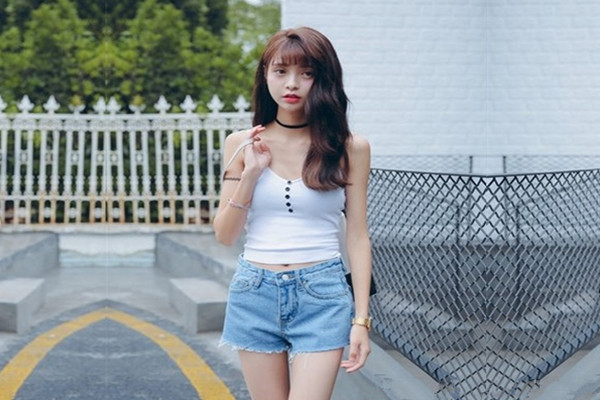 美 乳 高中女同学人 肉 打 桩 机 抽 插 口 爆 颜 射 妹 子 嘴里对白清晰